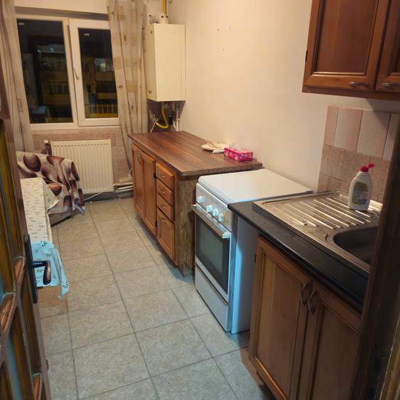 Apartament 2 camere - de inchiriat - etaj 4 - zona Maxicom