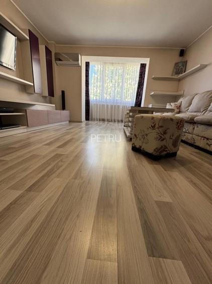 Apartament cu 3 camere, decomandat, 68 mp, mobilat si utilat + acces 100 mp - 2