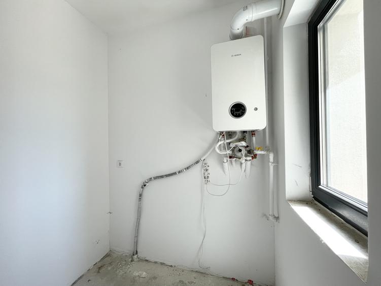 Duplex cu 5 camere despartit prin spatiu tehnic - Urseni