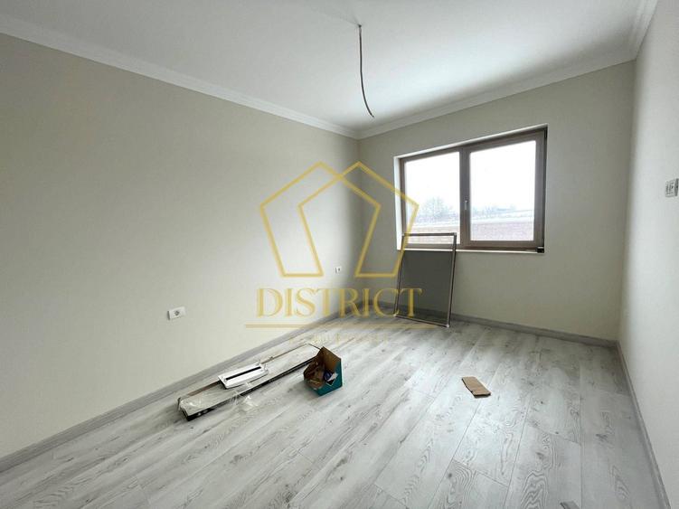 Casa despărțită prin garaj cu 5 camere | Giroc
