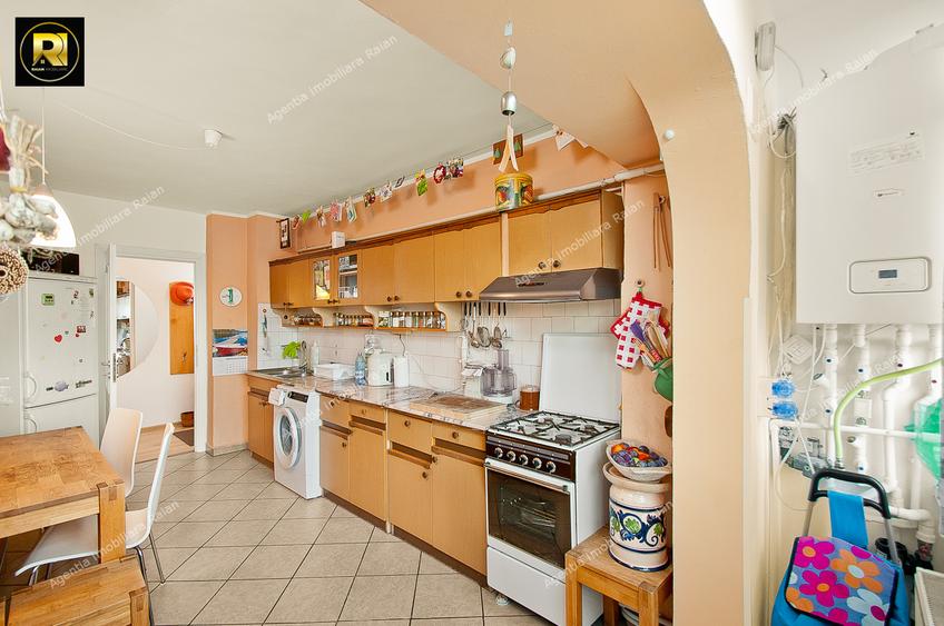 Vanzare apt 4 camere transformat in 3 camere, sup.85mp, in Galati,Piata Centrala