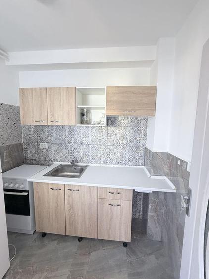 GARSONIERĂ DE ÎNCHIRIAT | TITAN | METROU ~1 MINUT | 32 MP | 349 €