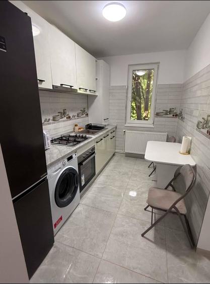 Proprietar , închiriez apartament în Micro 17