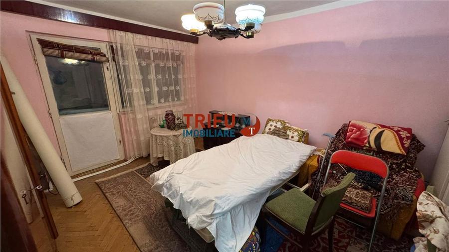 Apartament 4 camere etaj 3, decomandat, zona M-uri
