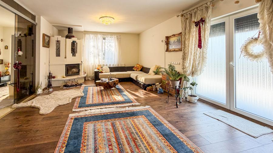 Varasti: Vila individuala cu o curte de 1000 mp !