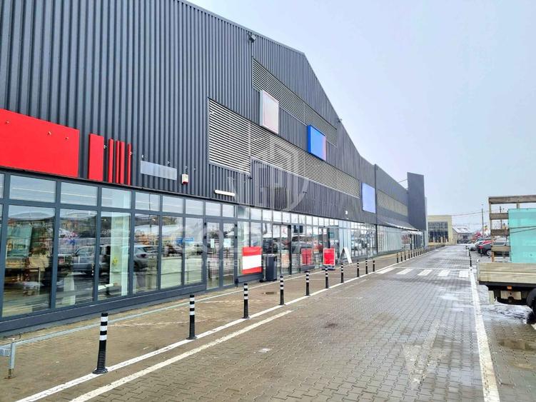 Spatiu Comercial in Centru Comercial - Zona Traian Vuia - Parcare