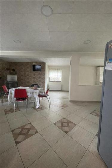 Casa solida, 4 dormitoare, 3 bai, 280 mp construiți, teren 1100 mp – Stupin
