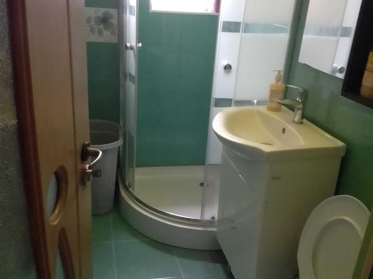 Apartament cu 3 camere de vanzare.