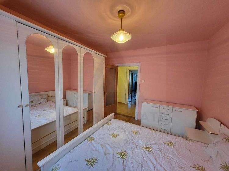 Apartament renovat 3 camere 2 bai 85 mp utili in zona Centrala