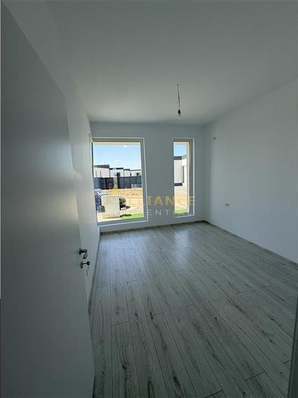 Casă individuală, 3 camere , 2 băi !