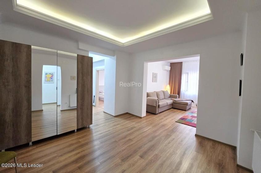 Piata Romana, 4 camere 138 MP total, Etaj 2/9, renovat - utilat, liber - 26