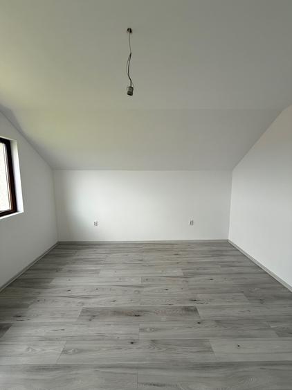 Casa de vanzare intre Sanpetru si Bod