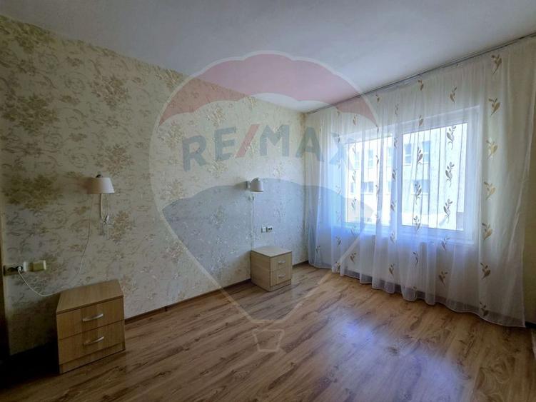Apartament cu 3 camere de vânzare, parcare– Șesul de Sus, Florești