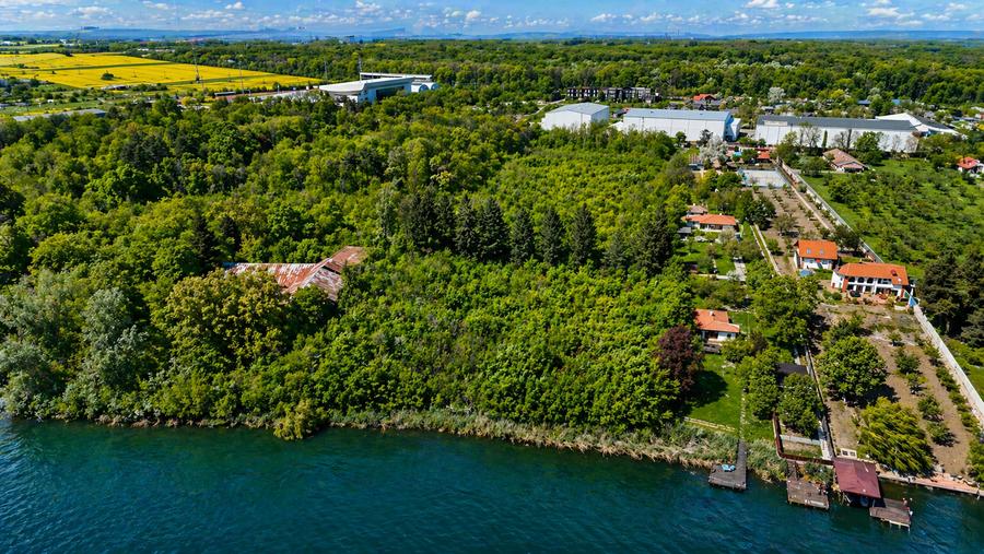 Preț ajustat | Teren 12.000 mp cu deschidere la lac de 44 m | Izvorani