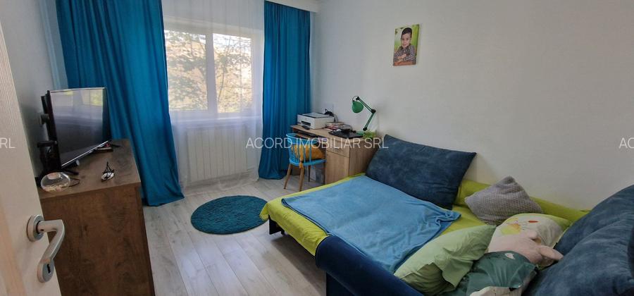 Poarta 6, 3 camere decomandate etajul 1. - 4