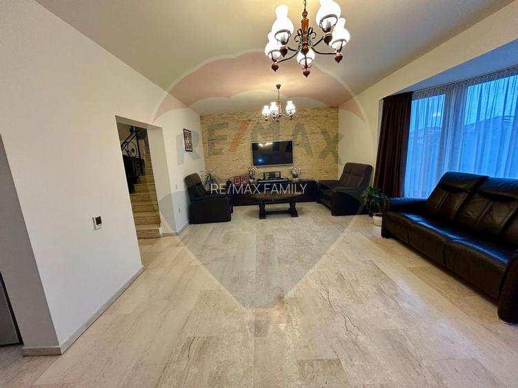 Casa/Vilă cu 4 camere de vânzare in Santandrei - 2