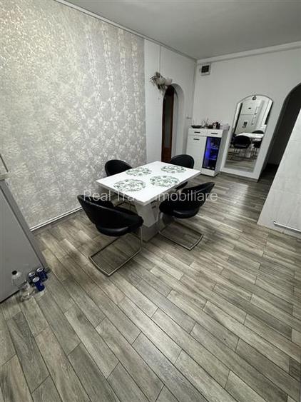 Apartament 3 camere renovat intrare Racadau - 3