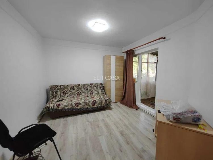 Apartament 2 camere, decomandat, zona Nicolina - 3