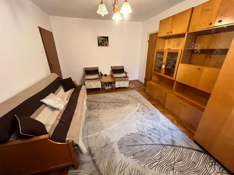 INCHIRIEZ apartament 2 camere semidecomandat,zona Mihai Viteazul - 2