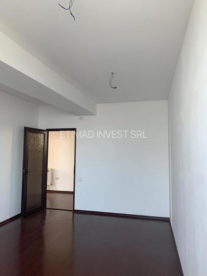 AFACERE LA CHEIE - SPALATORIE AUTO + BIROURI - 16