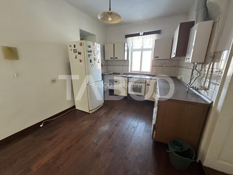 Casa cu potential de investitie 280 mp utili teren liber 2064 Cincu - 9