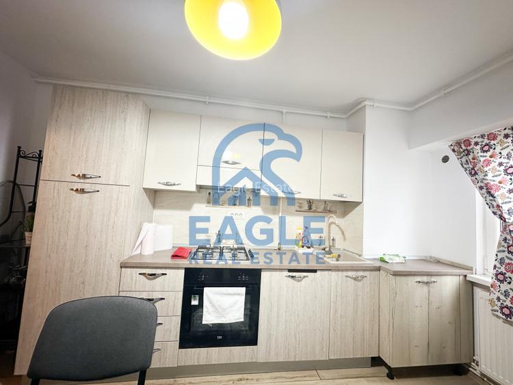 Gara - 2 Camere renovat decomandat cu balcon si vedere spre port - 9