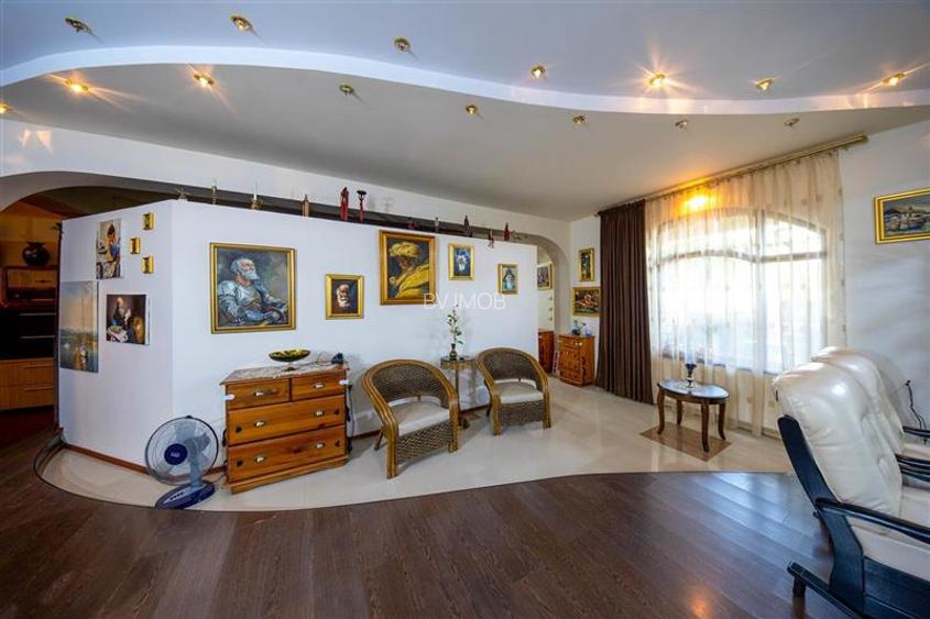 Vanzare Pensiune 11 camere Mamaia Nord langa plaja - 8