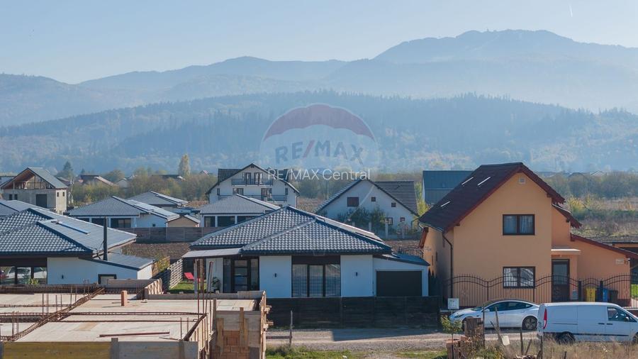 Vilă modernă, cu garaj, panouri și pompă de căldură, Cristian - 31