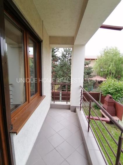 Pipera: Vila cu 6 dormitoare, garaj si curte generoasa, aflata intr-o zona linis - 4