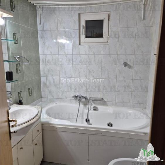 Apartament spatios cu 4 camere plus boxa accesibila din interior. - 11