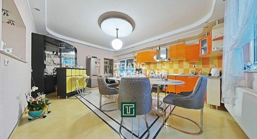 Casă impresionantă cu 15 camere, teren generos, piscină in Fantanele, Arad - 12