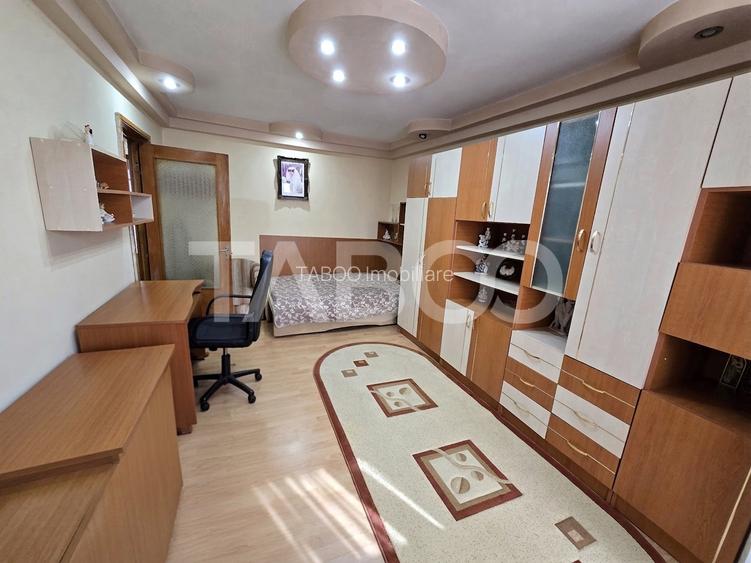 Apartament 3 camere decomandat 2 balcoane etaj 3 Central Sibiu - 9