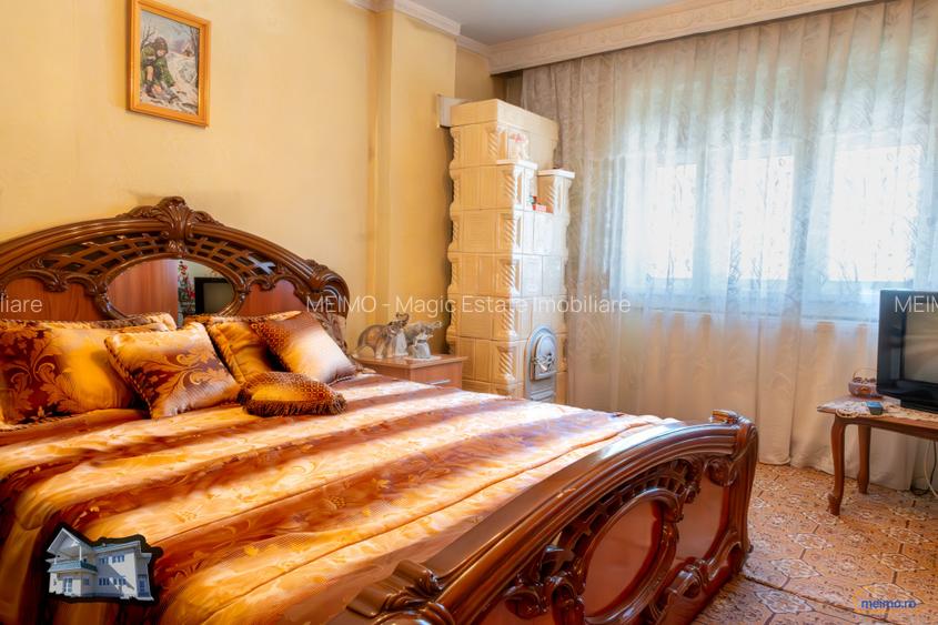 Casa cu etaj in Agas, eleganta clasica si mobila sculptata manual in lemn masiv - 10