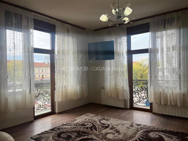 Lugoj,  Apartament, Centrul Orasului, Priveliste Superbă, 2 Cam., Dec, 79 M - 17