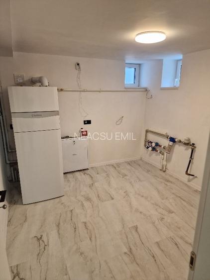 Pentru inchiriere Duplex 5 camere ( Parter + Demisol ) in vila Piata Romana  - 15