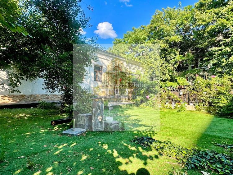 Spre Vânzare Proprietate remarcabilă cu 6 camere în inima Iașului ! - 37