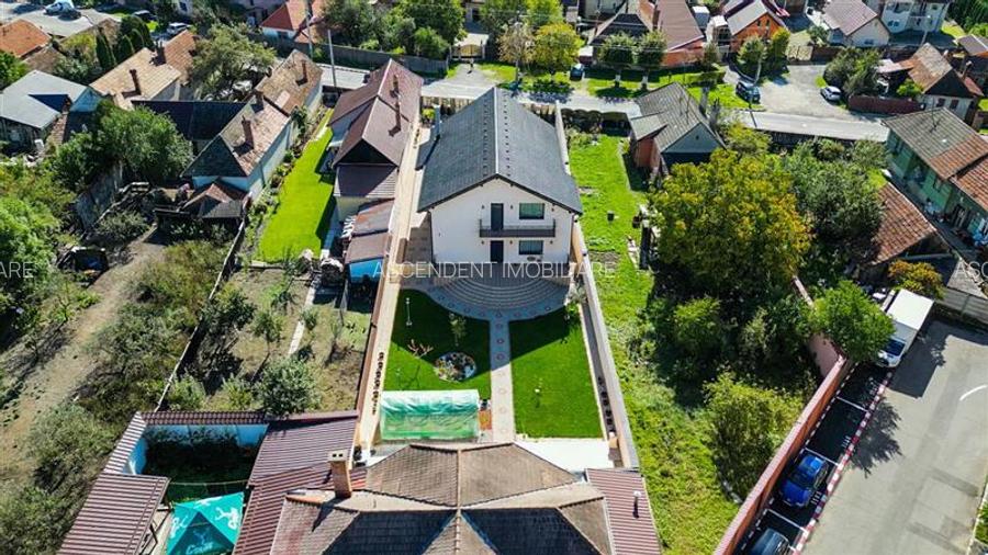 Resedinta distincta, mobilata cu rafinament, pe 1.000 mp teren, Central, Sacele, - 26