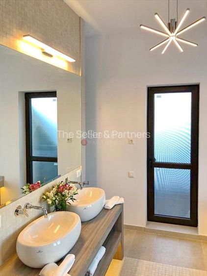 Priveliste Panoramica Spre Oras Si Masivul Tampa - 20