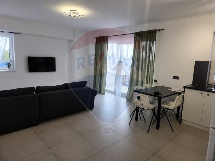 Apartament 3 camere, etaj 2 – De închiriat