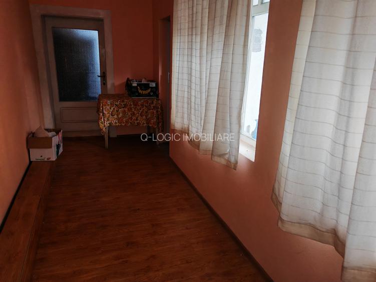 Casa 6 camere libera la vanzare RASNOV - 17