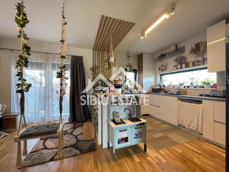 Duplex elegant cu 5 camere, 2 bai, curte in Cristian - 27