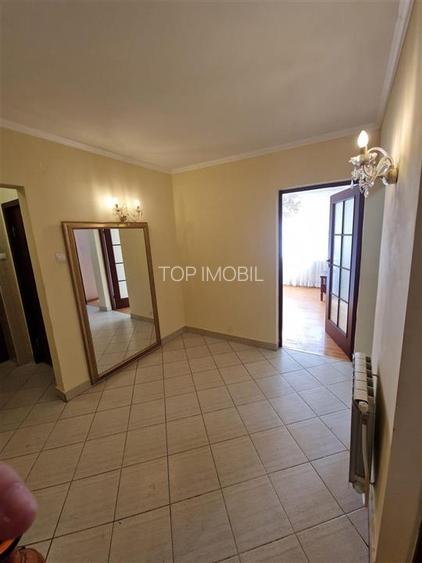 UMF, Inchiriere, 3 camere decomandat, etaj 1, liber ! - 2