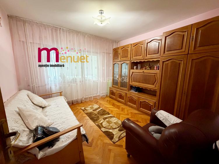 Apartament 3 camere,Zona Centrala,etaj 1 - 8