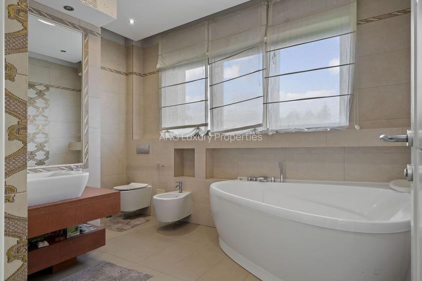 Vila clasică cu piscină și teren generos, într-un cadru verde, zona Băneasa - 12