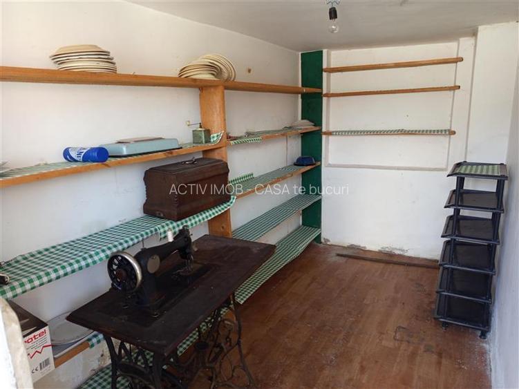 Ciclova, Casa 10 Incaperi, pt 2 Familii, 1439mp Teren - 35