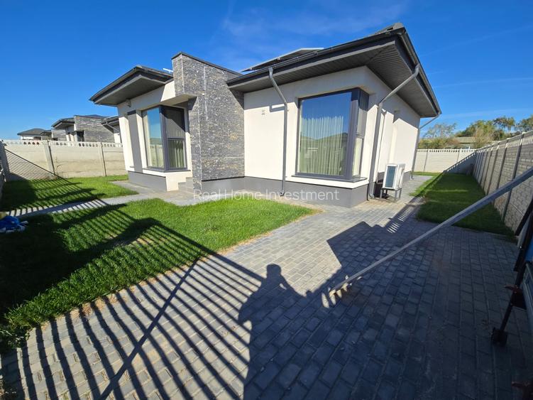 Casa 3 camere,teren 380 mp,panouri fotovoltaice ,mobilata. - 2