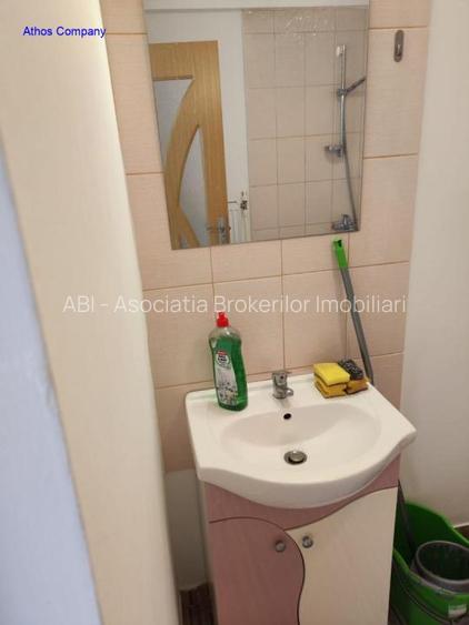 Garsoniera la curte in Regie - 6