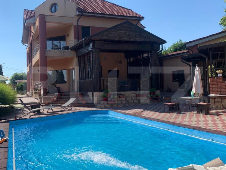 Casa P+1+M cu piscina si 1057 mp de teren, pozitionata inedit