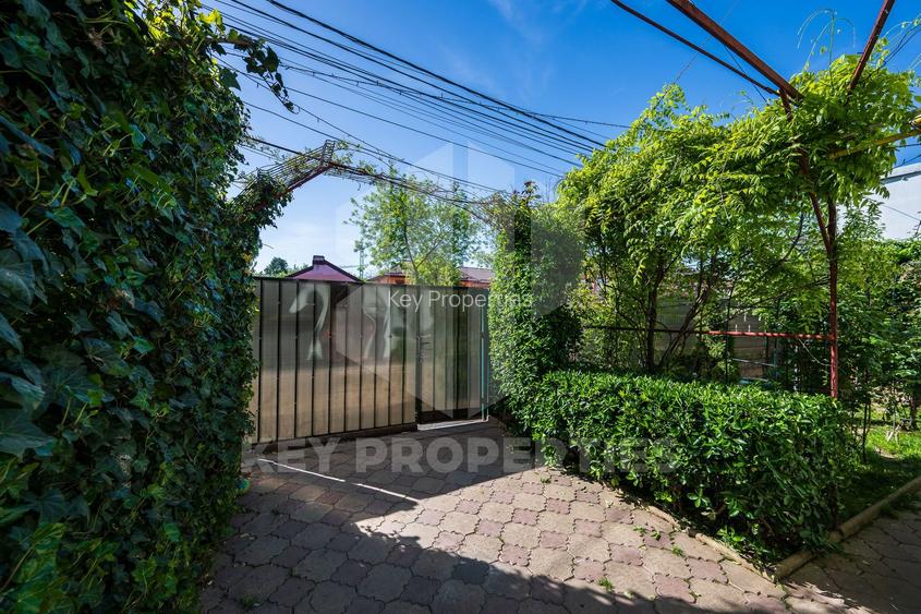 Casa parter,  situata pe colt, teren 300 mp, acces dublu - 18