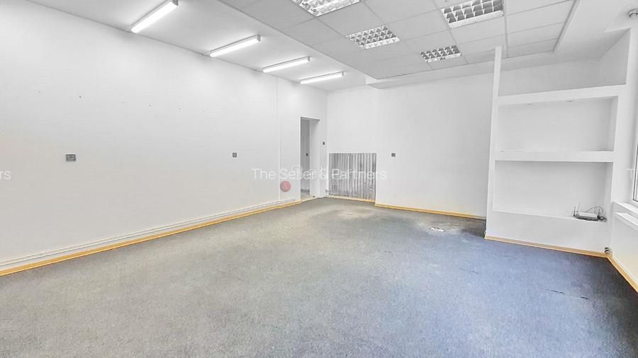 Spatiu comercial cu vizbilitate mare - 3